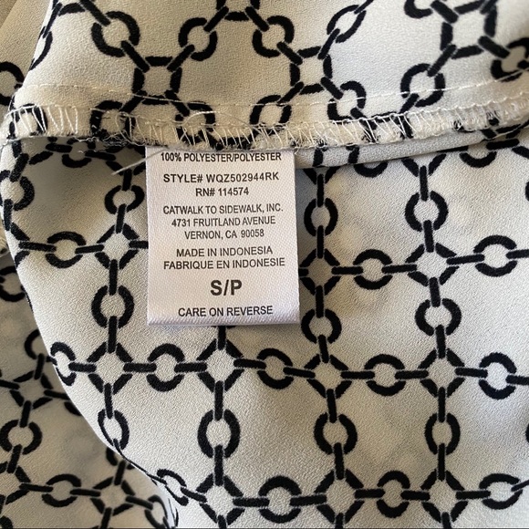 Pleione Long Sleeve Button Down Chain Link Print - Picture 13 of 15